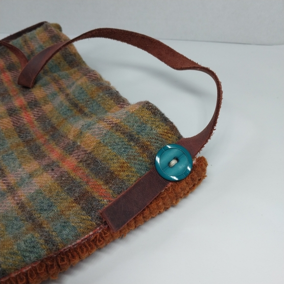 Handmade Wool Hooked Rug Crossbody Boho Hippie Multi Colored Leather Strap Purse - Picture 5 of 9